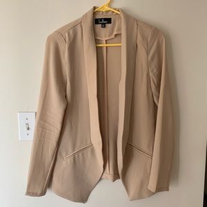 Lulu’s cream blazer